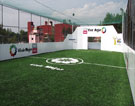 Cancha de pasto sintético de futból 7 con logo